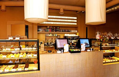 Сет "Кофе/чай + лимонный круассан" за 9,50р в "PÂTE bakery"
